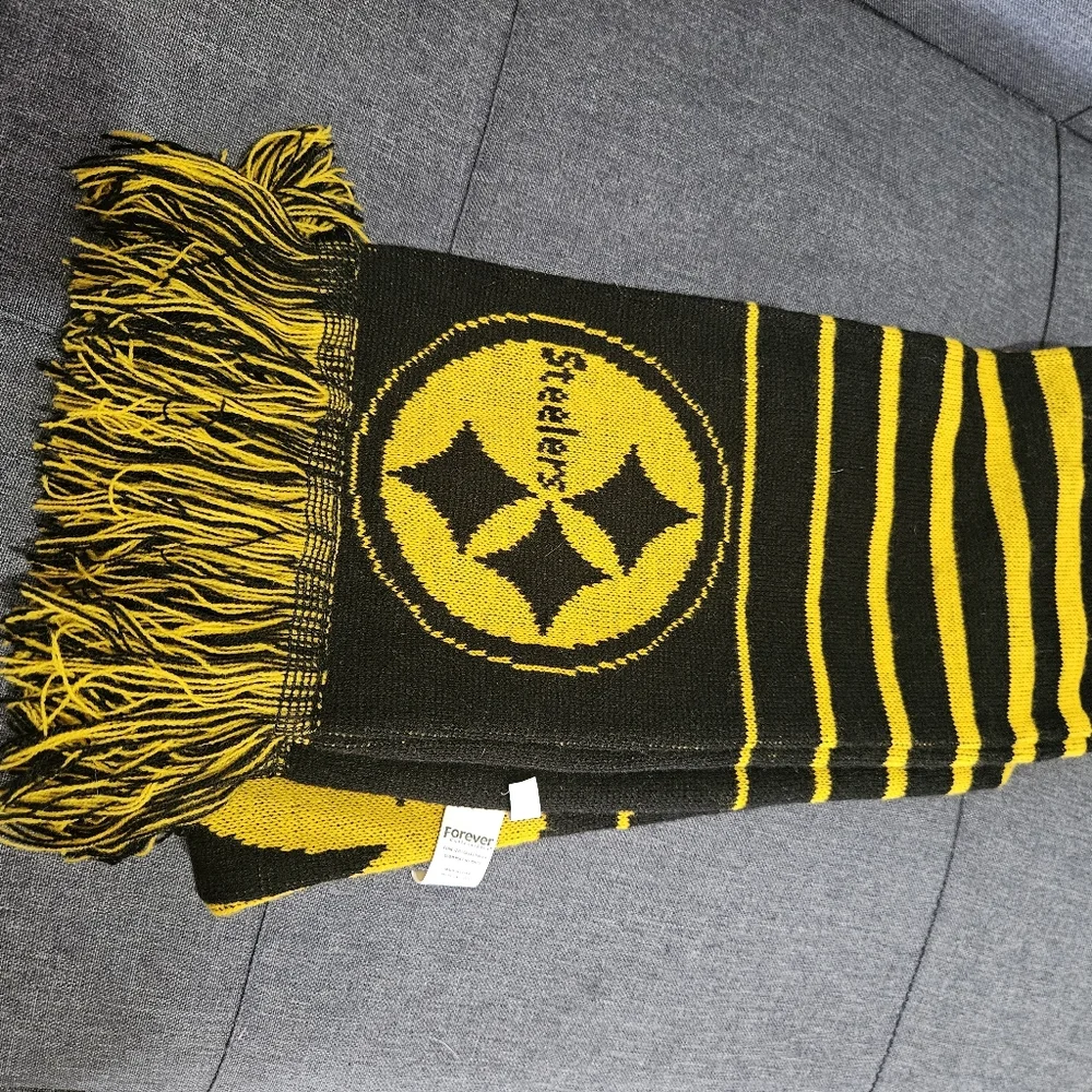 Forever Collectibles Black and Yellow Scarf
